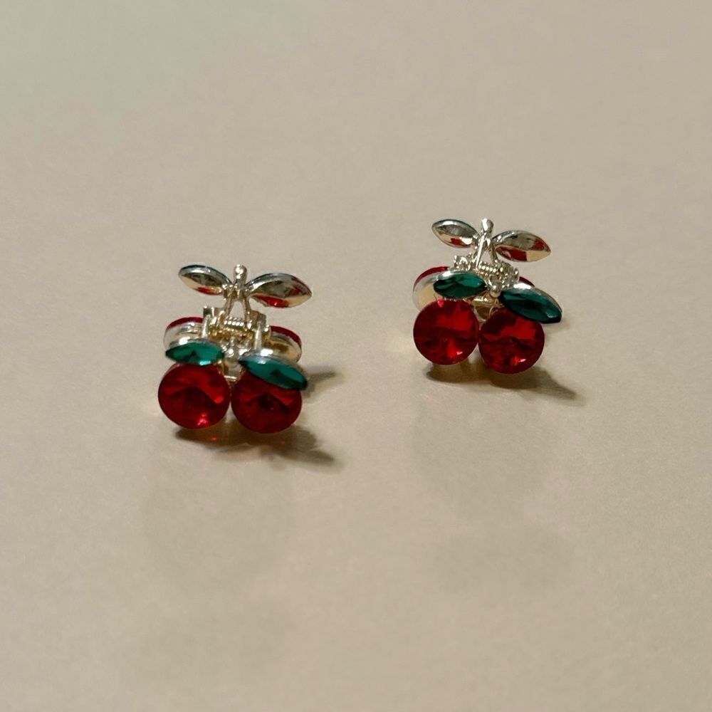 Cherry hair clips N710